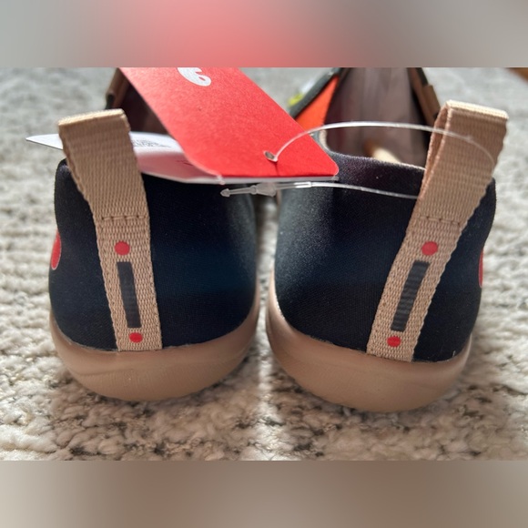 NWT Uin Women’s Slip On’s - Picture 3 of 4
